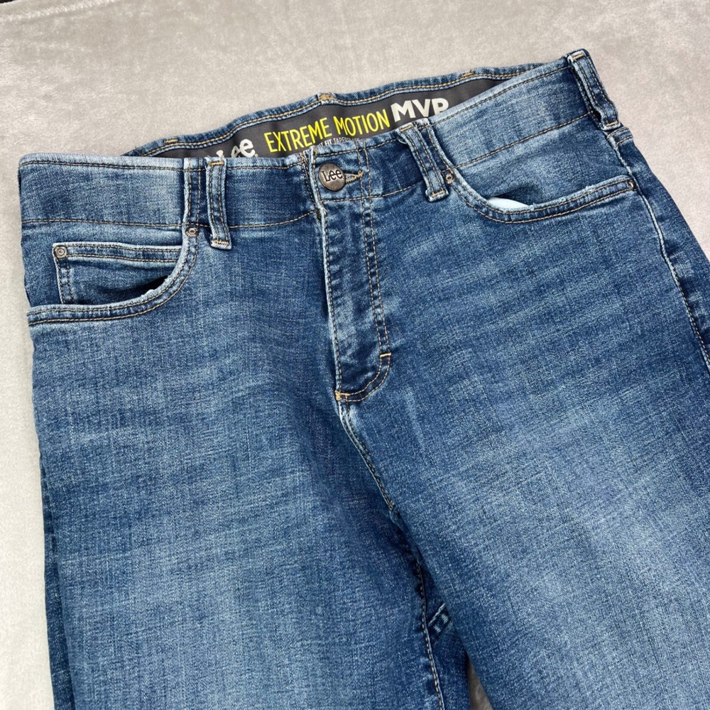 Lee Extreme Motion MVP Jeans Mens 32x30 Blue Solid Straight Fit Tapered Leg - Picture 4 of 14